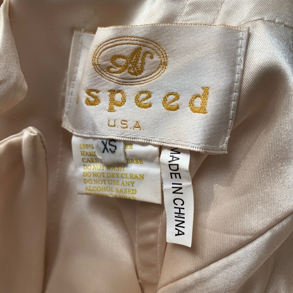 GORGEOUS FORMAL DRESS - Picture 3 of 3